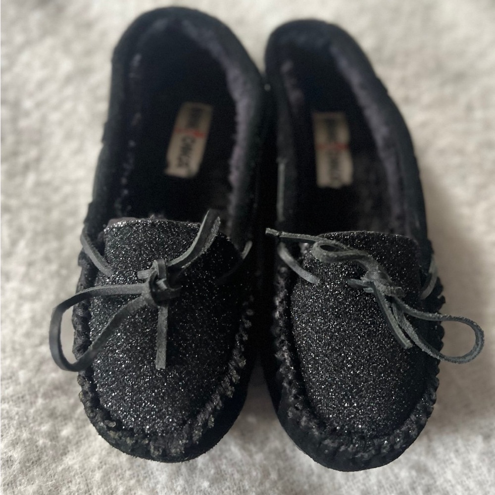 Minnetonka Moccasin Black Sparkle Slippers Women’s Size 8